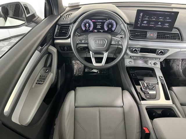 Photo of 2024 Arkona White Audi Q5