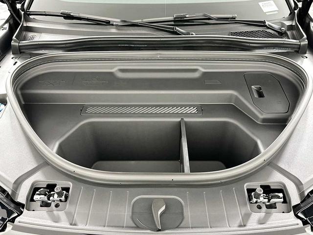 Photo of 2025 Mythos Black Metallic Audi Q6 e-tron