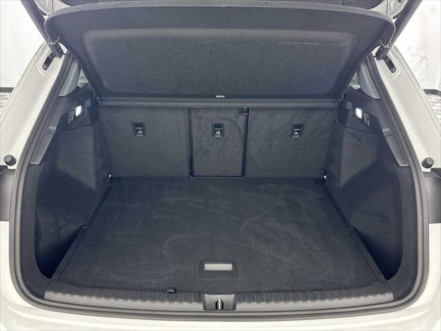 Photo of 2022 Glacier White Metallic Audi e-tron