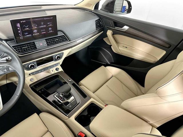Photo of 2025 Mythos Black Metallic Audi Q5