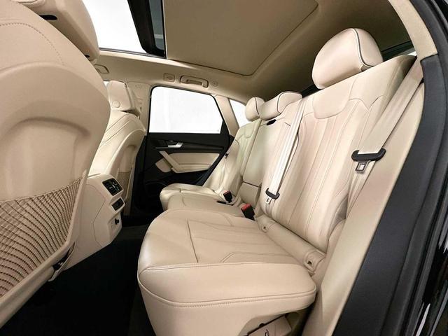 Photo of 2025 Mythos Black Metallic Audi Q5