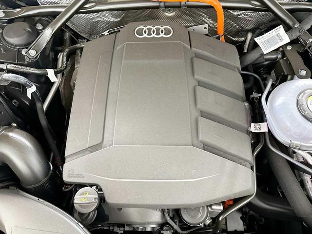 Photo of 2025 Mythos Black Metallic Audi Q5