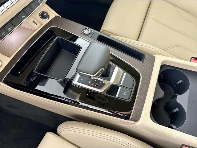 Photo of 2025 Mythos Black Metallic Audi Q5