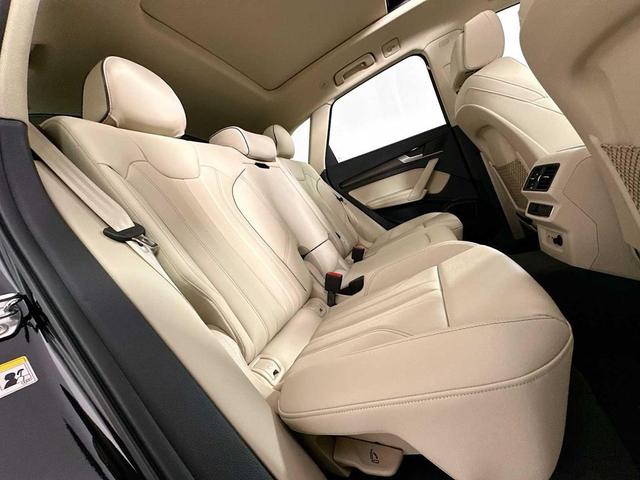 Photo of 2025 Mythos Black Metallic Audi Q5