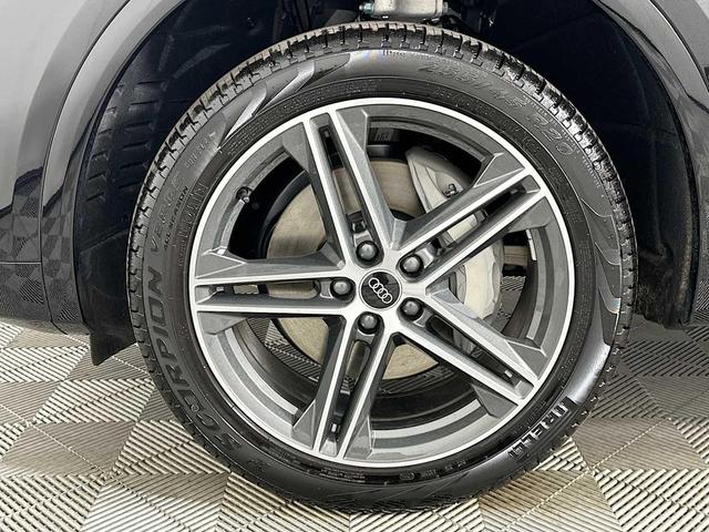 Photo of 2025 Mythos Black Metallic Audi Q5