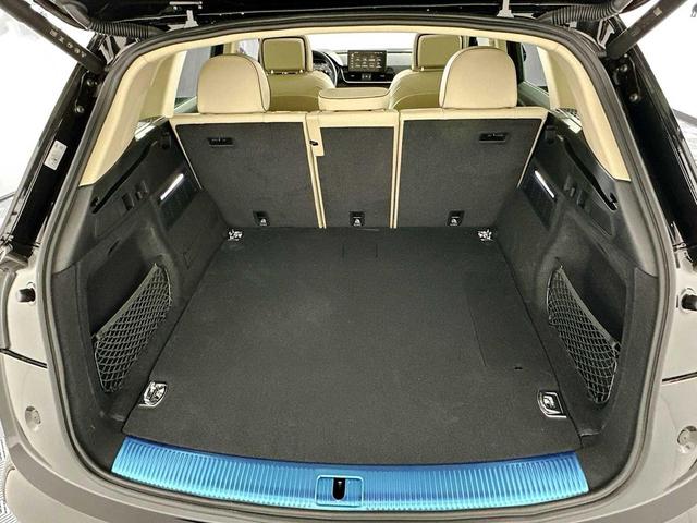 Photo of 2025 Mythos Black Metallic Audi Q5