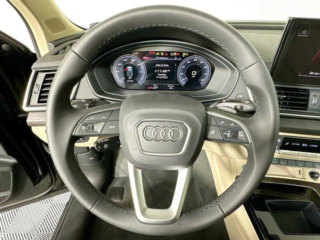 Photo of 2025 Mythos Black Metallic Audi Q5