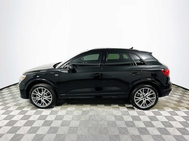 Photo of 2025 Mythos Black Metallic Audi Q3