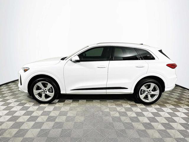 Photo of 2025 Glacier White Metallic Audi Q5