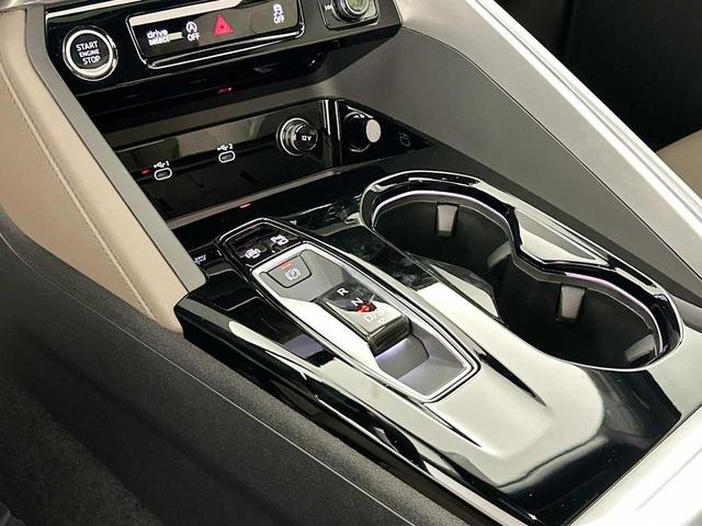 Photo of 2025 Glacier White Metallic Audi Q5