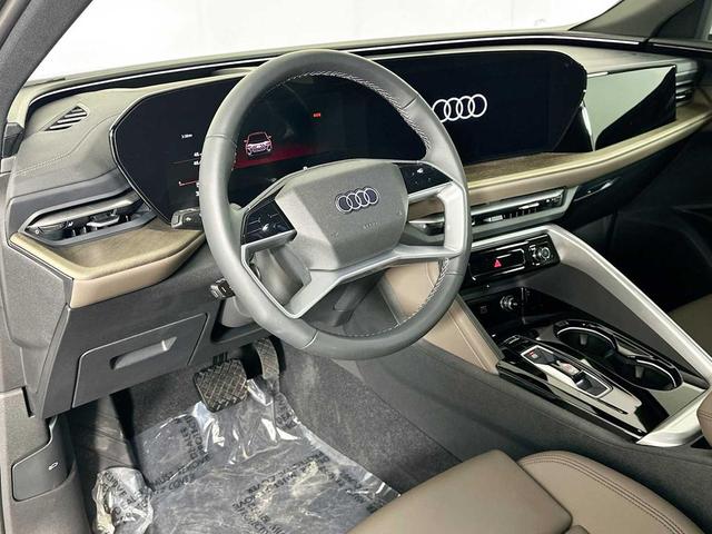 Photo of 2025 Glacier White Metallic Audi Q5
