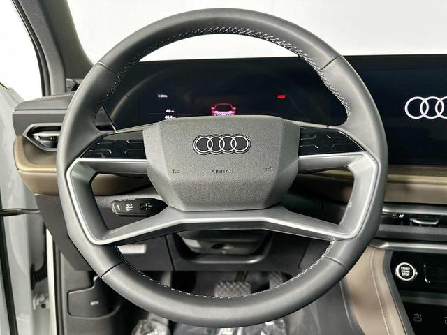 Photo of 2025 Glacier White Metallic Audi Q5