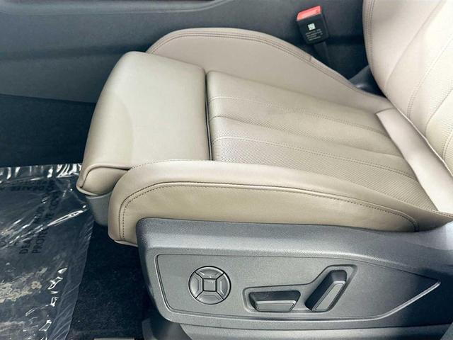 Photo of 2025 Glacier White Metallic Audi Q5