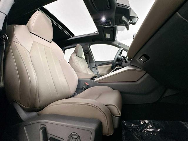 Photo of 2025 Glacier White Metallic Audi Q5