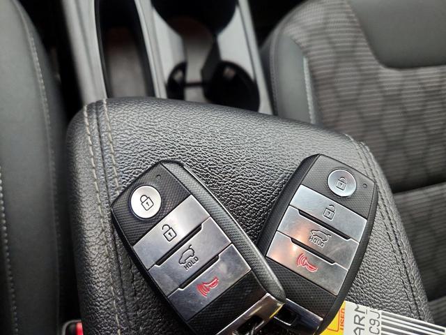 Photo of 2018 White Kia Niro