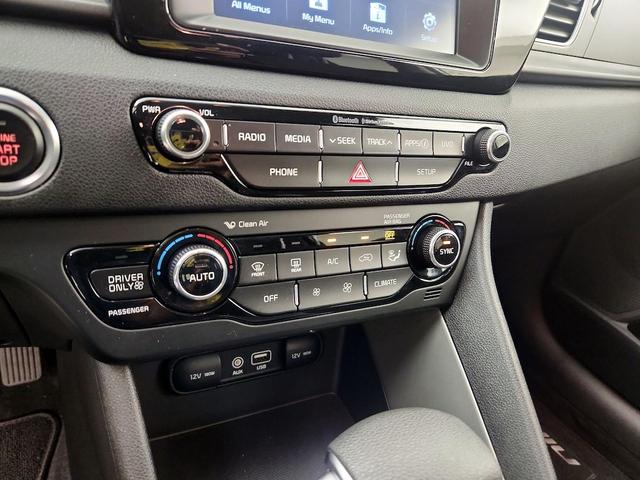 Photo of 2018 White Kia Niro
