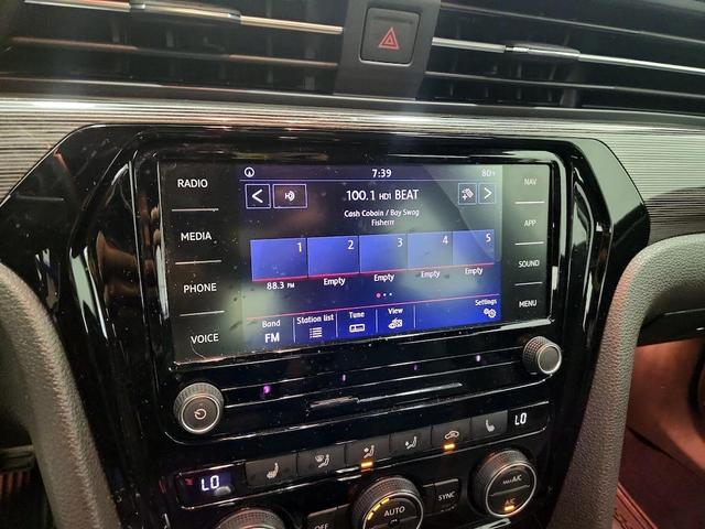 Photo of 2021 White Volkswagen Passat