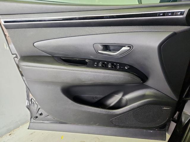 Photo of 2022 Black Hyundai TUCSON