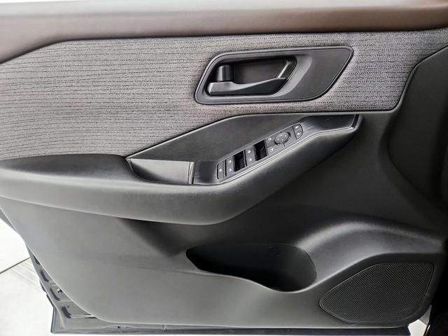 Photo of 2023 Black Nissan Rogue