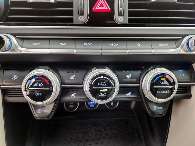 Photo of 2023 White Genesis G70