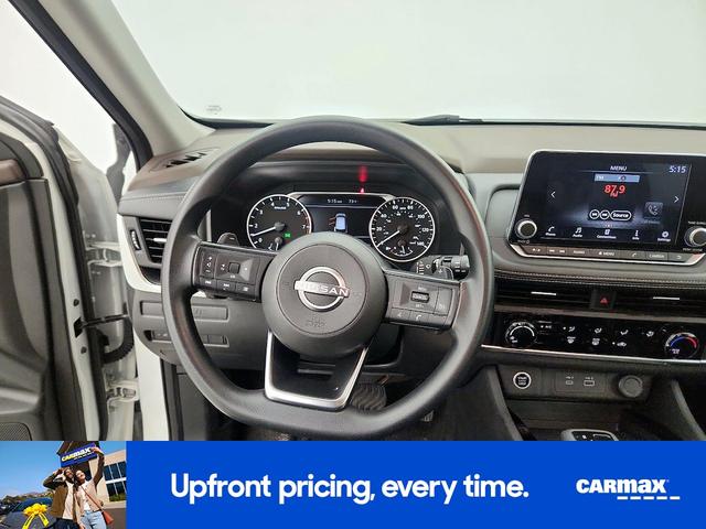 Photo of 2023 White Nissan Rogue