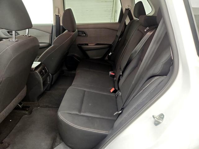 Photo of 2023 White Nissan Rogue