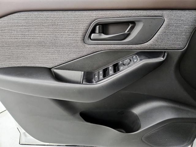 Photo of 2023 White Nissan Rogue
