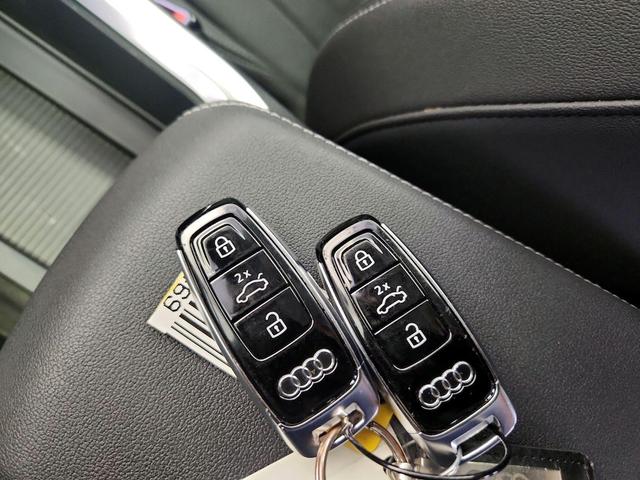 Photo of 2022 Silver Audi e-tron