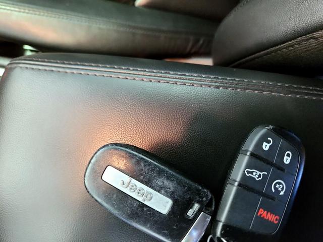 Photo of 2020 Black Jeep Grand Cherokee