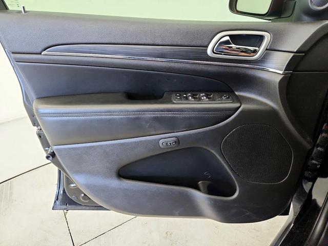 Photo of 2020 Black Jeep Grand Cherokee