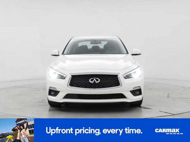 Photo of 2019 White INFINITI Q50