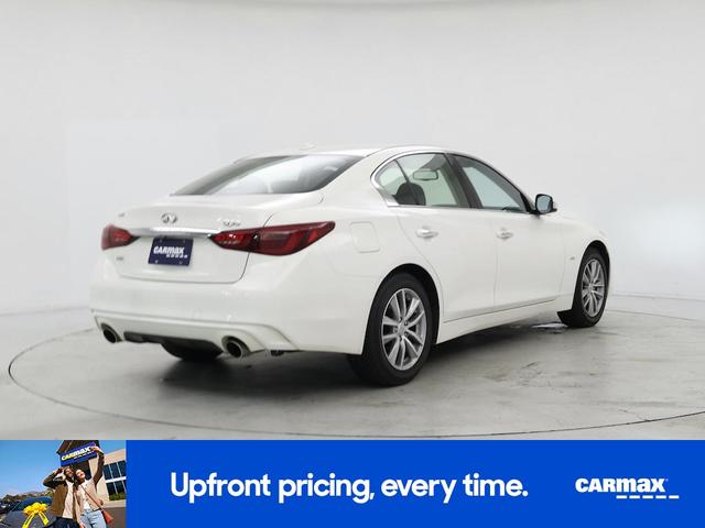 Photo of 2019 White INFINITI Q50