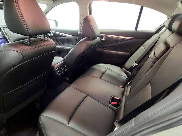 Photo of 2019 White INFINITI Q50