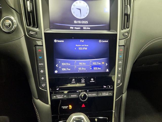 Photo of 2019 White INFINITI Q50