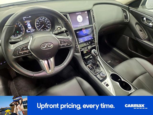 Photo of 2019 White INFINITI Q50