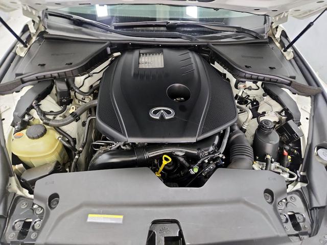 Photo of 2019 White INFINITI Q50