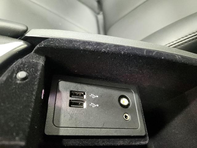 Photo of 2019 White INFINITI Q50