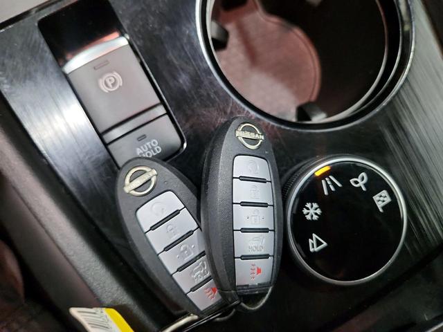 Photo of 2022 Black Nissan Rogue