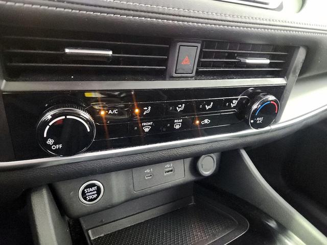 Photo of 2023 Black Nissan Rogue