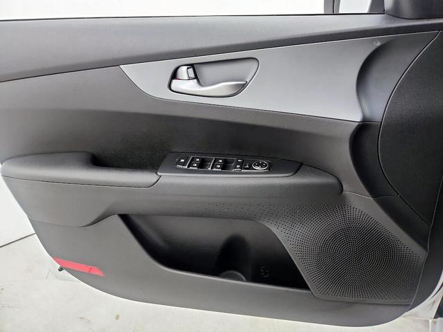 Photo of 2021 White Kia Forte
