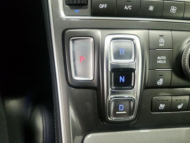 Photo of 2022 White Hyundai SANTA FE