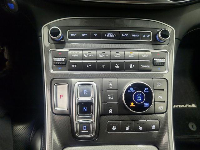 Photo of 2022 White Hyundai SANTA FE