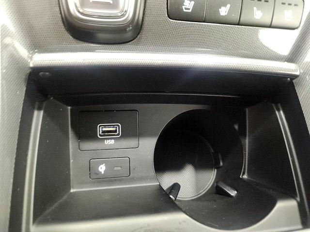 Photo of 2022 White Hyundai SANTA FE
