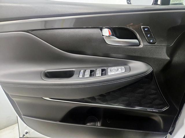Photo of 2022 White Hyundai SANTA FE