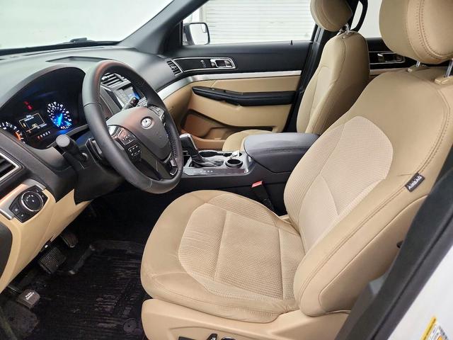Photo of 2017 White Ford Explorer