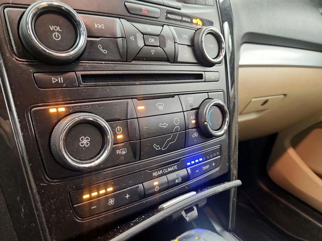 Photo of 2017 White Ford Explorer