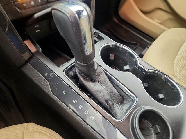 Photo of 2017 White Ford Explorer