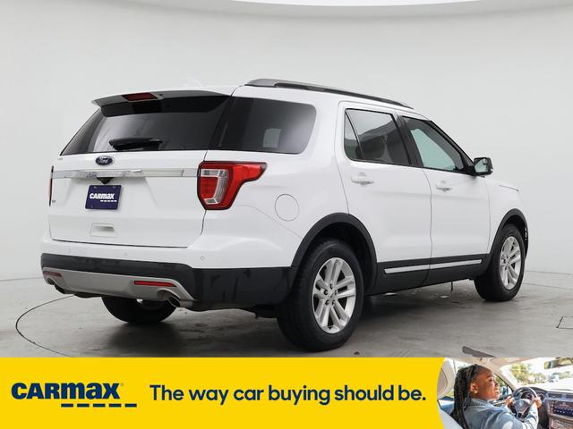 Photo of 2017 White Ford Explorer