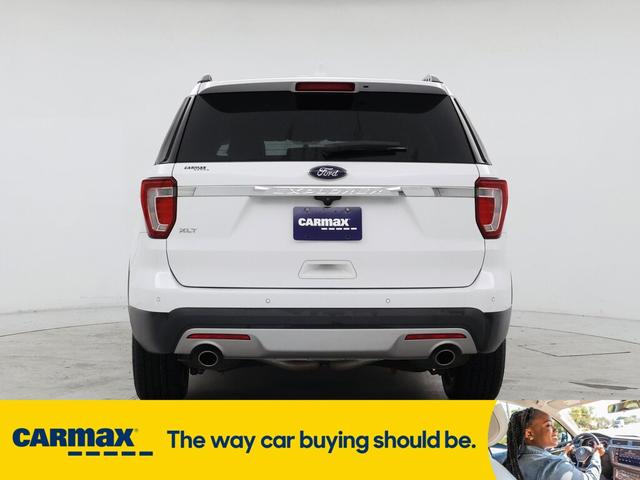 Photo of 2017 White Ford Explorer