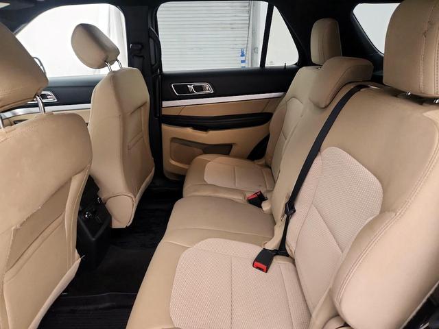 Photo of 2017 White Ford Explorer